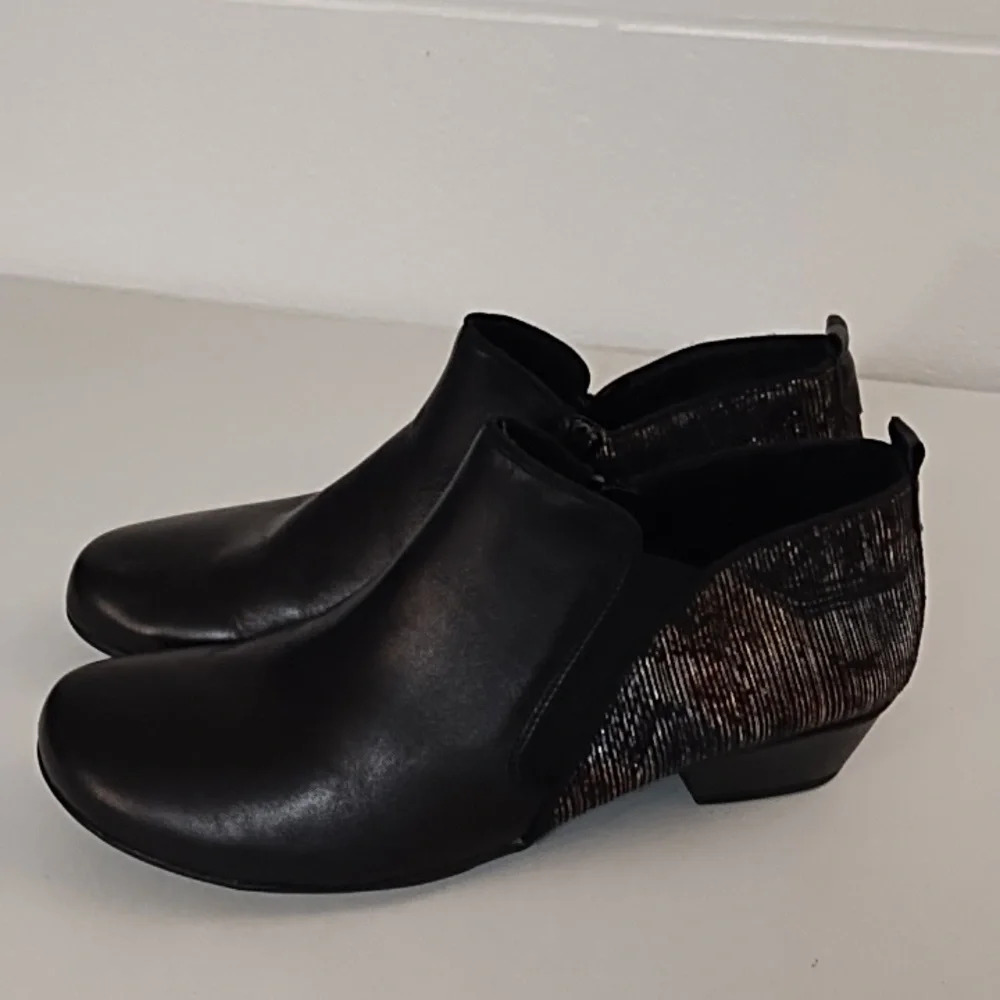Remonte Black and Brown Ankle Boots